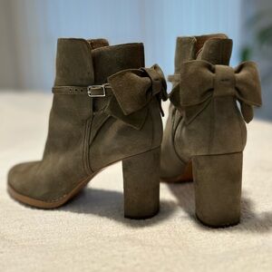 Banana Republic Olive Heeled Boots with Bow